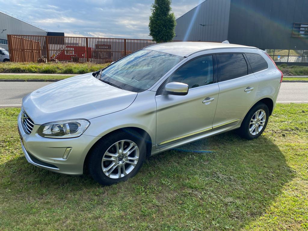 Volvo XC60 D4 2.0 Summum Grijs 2015, Automaat, 1800 kg, Particulier, Dealer onderhouden