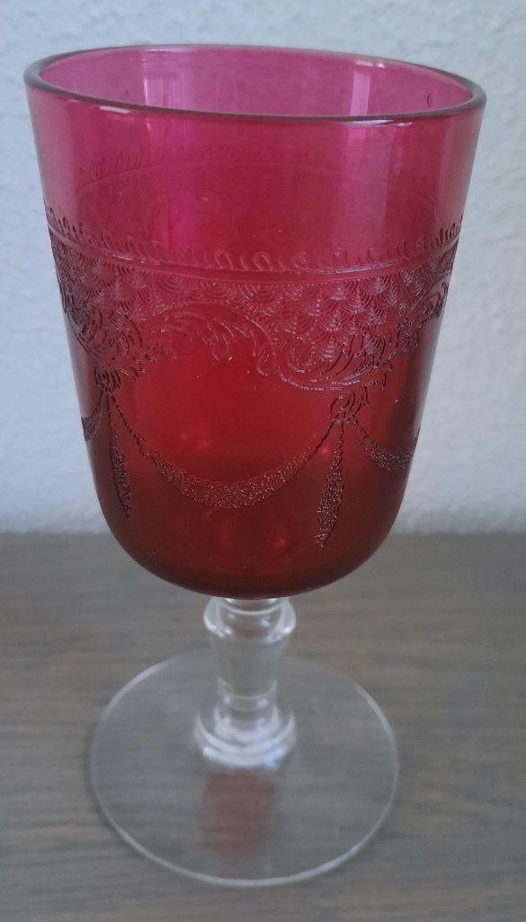 bewerkt robijn - rood glas, Antiek en Kunst, Ophalen of Verzenden