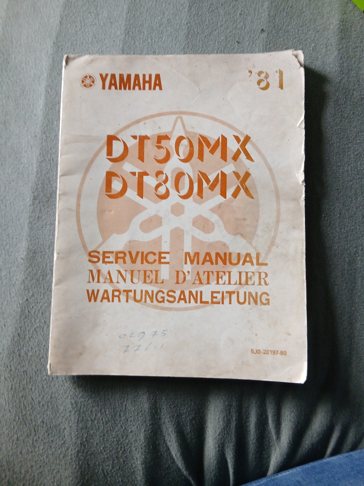 Tekoop uniek yamaha  werkplaats boek, Fietsen en Brommers, Ophalen of Verzenden