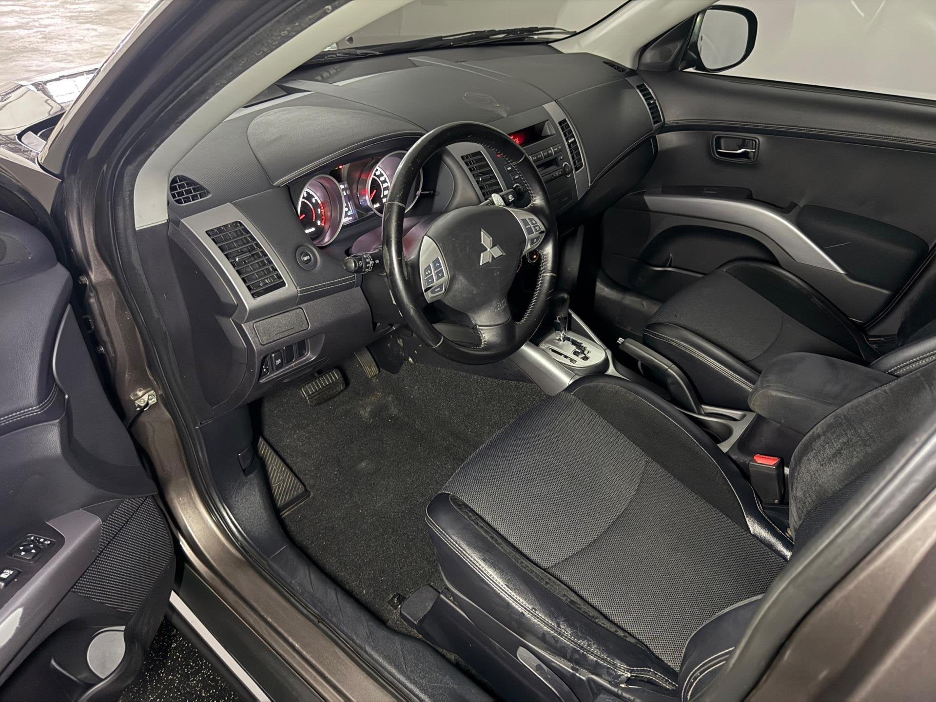 Mitsubishi Outlander 2.0 Intro Edition AUT, Auto's, 1998 cc, Zwart, 4 cilinders, Bruin