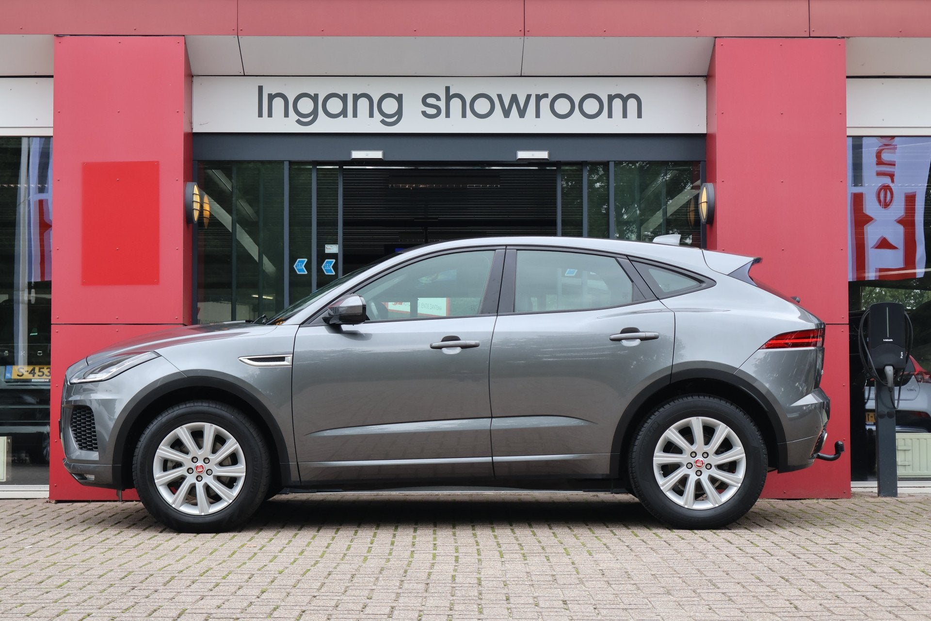 Jaguar E-Pace 2.0 D150 R-Dynamic | Origineel NL | Dealer Ond, Auto's, Voorwielaandrijving, Dealer onderhouden, Gebruikt, 150 pk