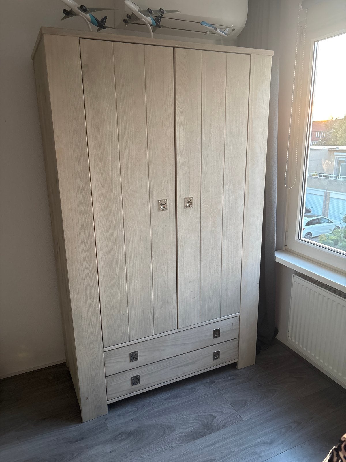 Houten kledingkast whitewash look met lades en hangruimte, Ophalen, Kast, 50 tot 70 cm, 105 cm of meer