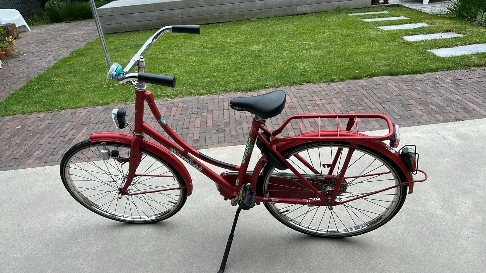 Rode damesfiets met gebruikssporen, Fietsen en Brommers, Fietsen | Dames | Damesfietsen, Overige merken, Terugtraprem, Ophalen of Verzenden
