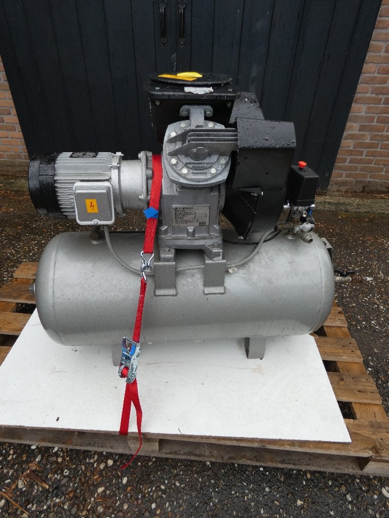Compressor Atlas Copco, Ophalen, Gebruikt, 6 tot 10 bar, 400 tot 800 liter/min