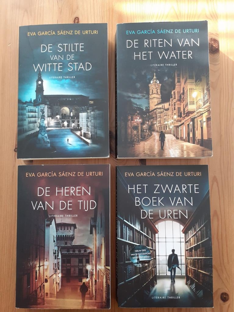 Eva Garcia Saenz de Urturi * pakket van 4 titels, Boeken, Ophalen of Verzenden, Zo goed als nieuw, Europa overig