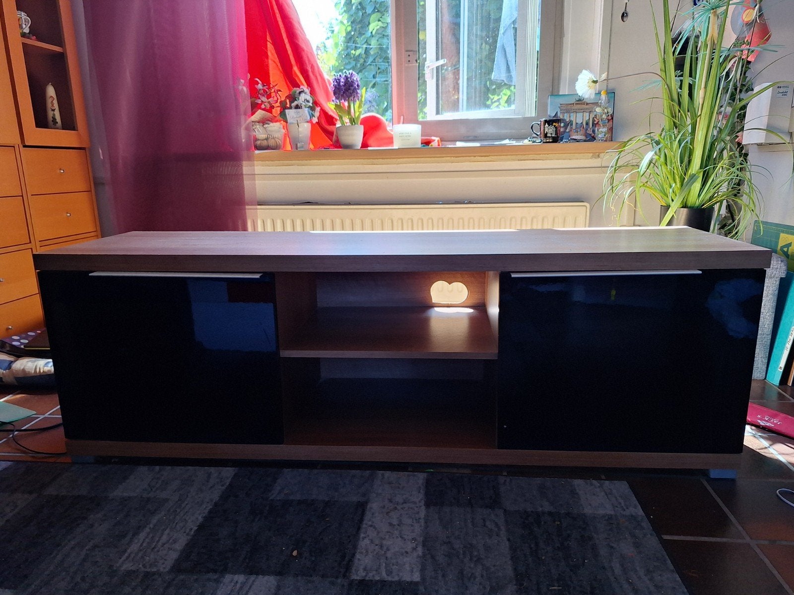Tv-kastje met gebruikerssporen en kabeldoorvoer, Huis en Inrichting, Kasten | Televisiemeubels, Ophalen, Gebruikt, 100 tot 150 cm