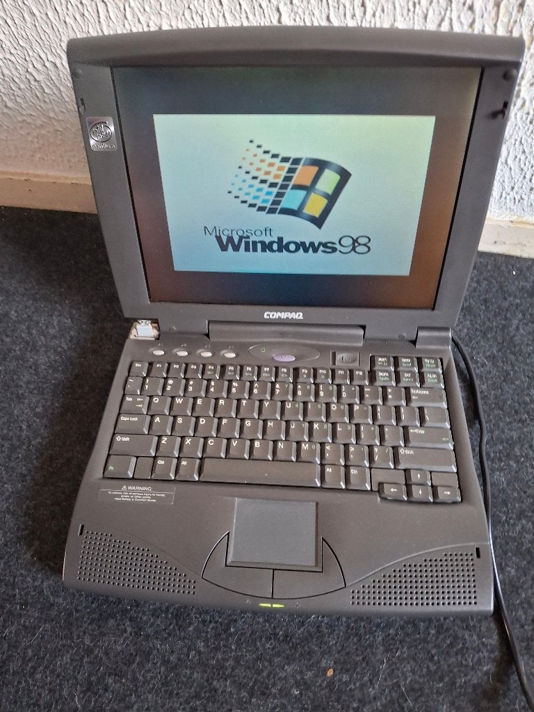 Compaq Armada 1560D Pentium I, met Windows 98 in goede staat, Computers en Software, Ophalen of Verzenden, Compaq
