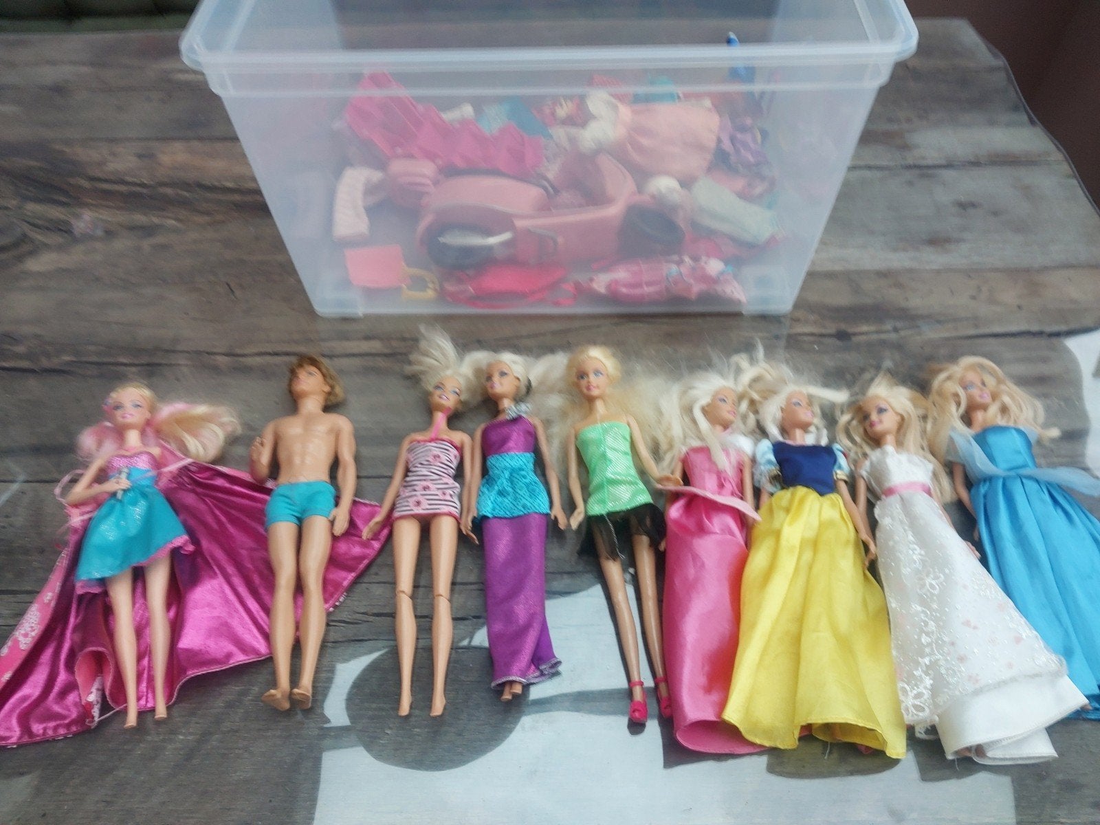 Grote Barbie en Ken poppen set met scooter en kleding, Ophalen of Verzenden, Gebruikt, Barbie