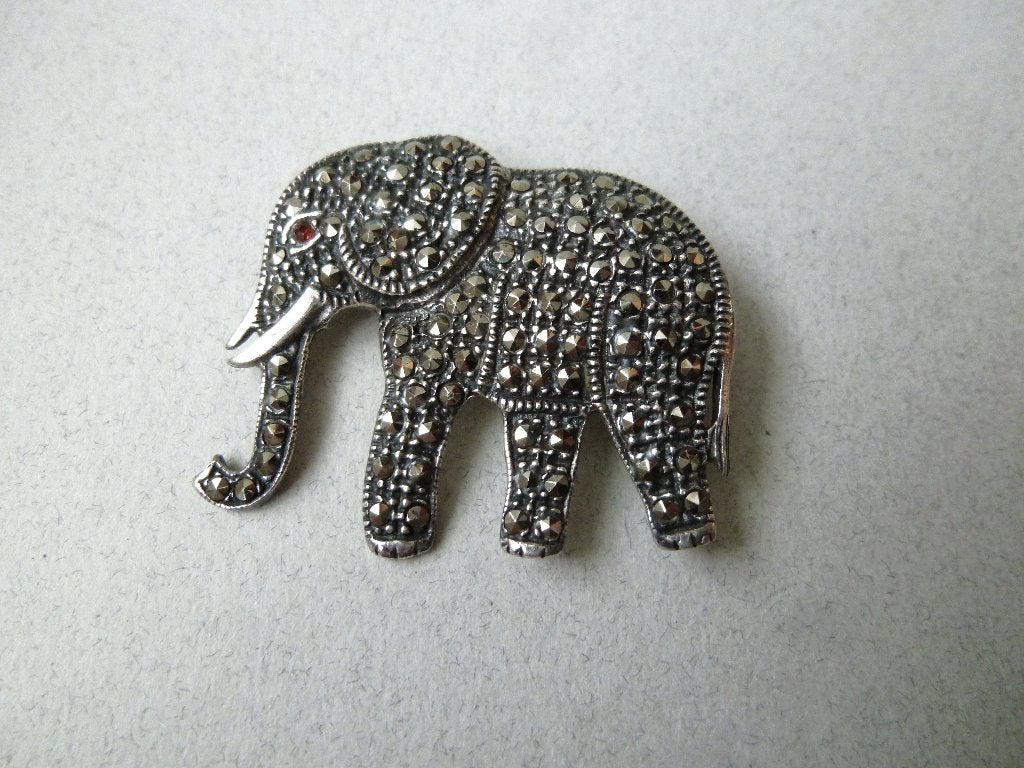 Oude Broche Zilver met Markasiet Olifant, Sieraden, Tassen en Uiterlijk, Antieke sieraden, Verzenden, Zilver, Broche