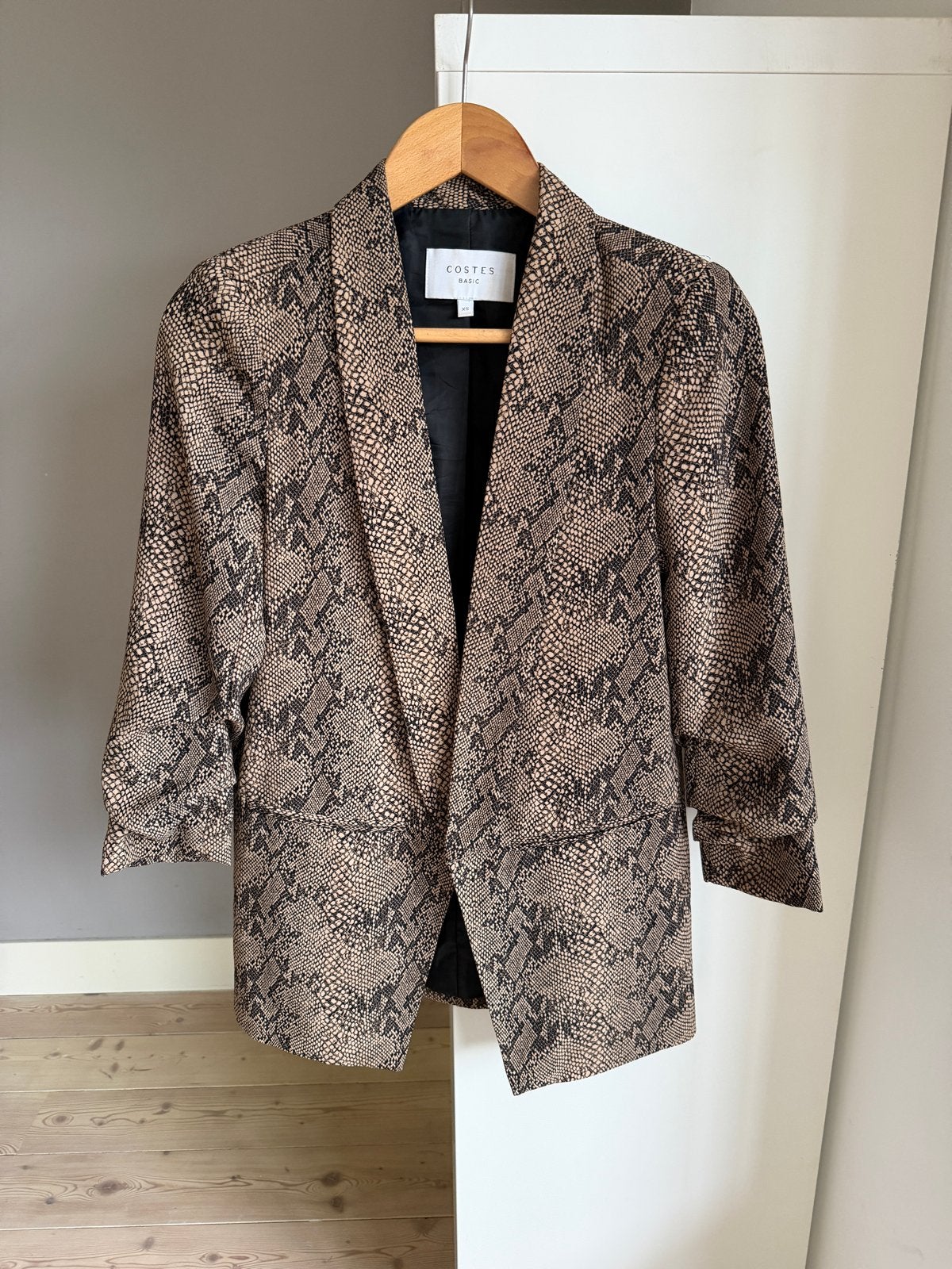Costes Basic Jasje met Slangenprint - Maat XS, Beige, Ophalen of Verzenden, Zo goed als nieuw, Jasje