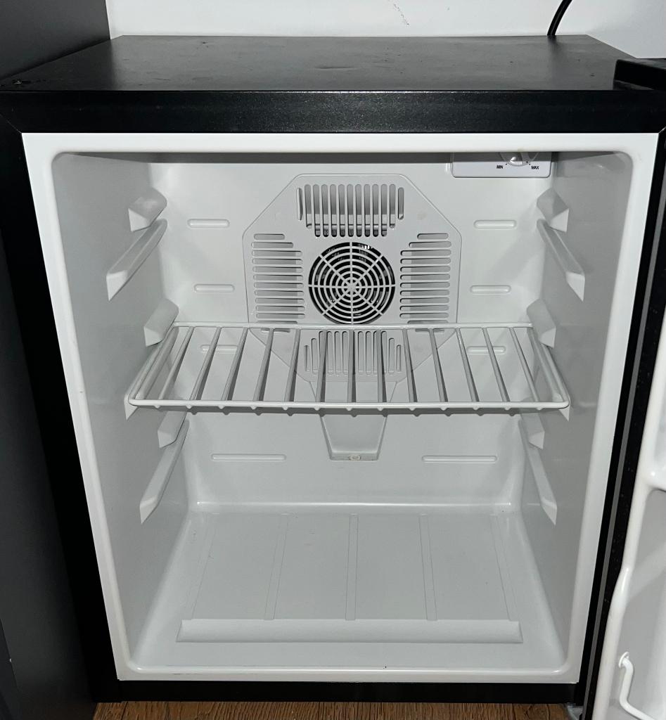 Compacte koelkast, Witgoed en Apparatuur, Koelkasten en IJskasten, Zonder vriesvak, Ophalen of Verzenden, Minder dan 45 cm, Minder dan 85 cm