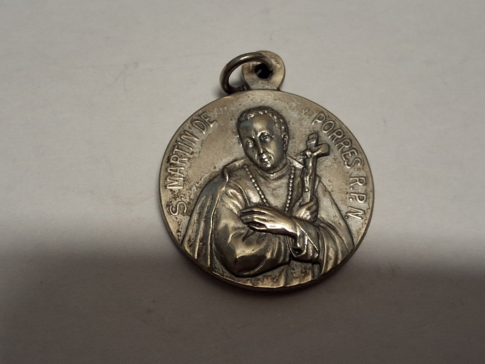 Medaille Santa Rosa de Lima & San Martín de Porres, Verzamelen, Religie, Ophalen of Verzenden, Gebruikt, Sieraad, Christendom | Katholiek