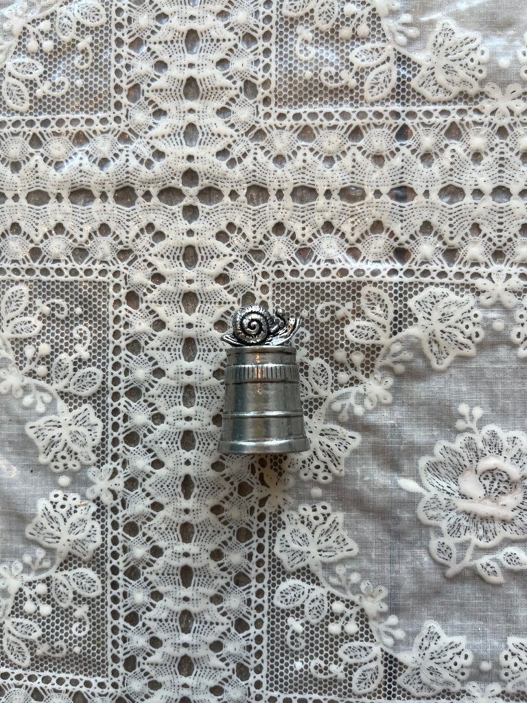 Vingerhoedje met slak, Ophalen of Verzenden, Zo goed als nieuw, Overige materialen, Nederland