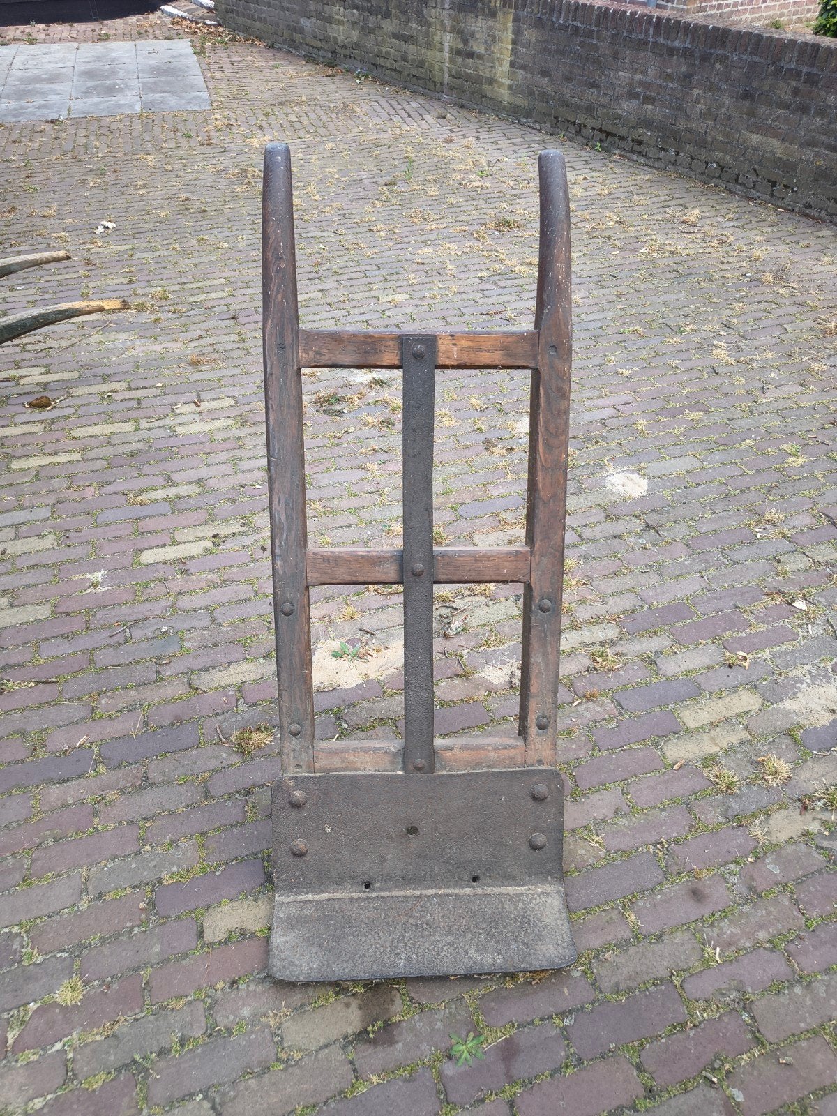 Antieke houten steekwagen met ijzeren wielen, Ophalen, Gebruikt, Steekwagen