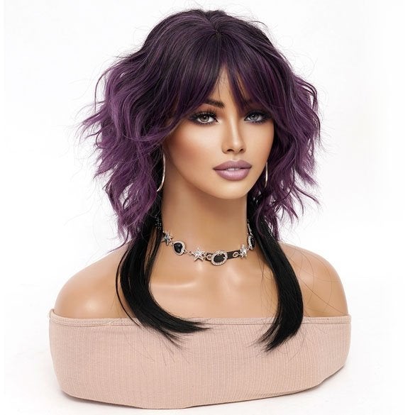 Trendy wavy pruik paars met langere onderlaag in zwart, Verzenden, Nieuw, Pruik of Haarverlenging