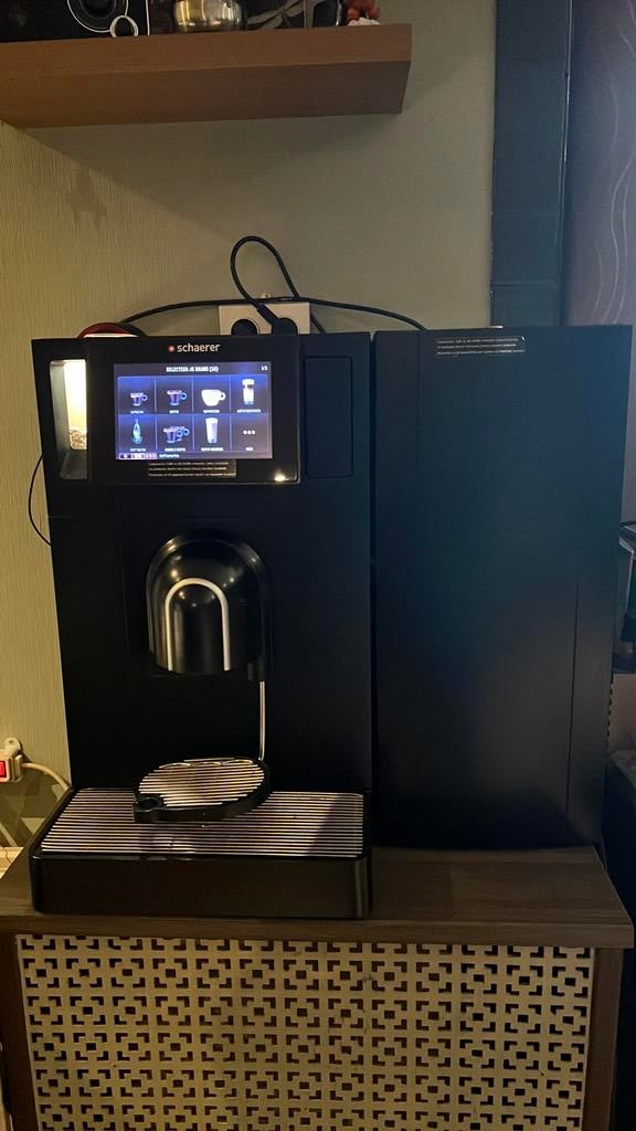 Professionele Schaerer koffiemachine met melkkoelkast, Ophalen, Gebruikt, 10 kopjes of meer, Koffiemachine