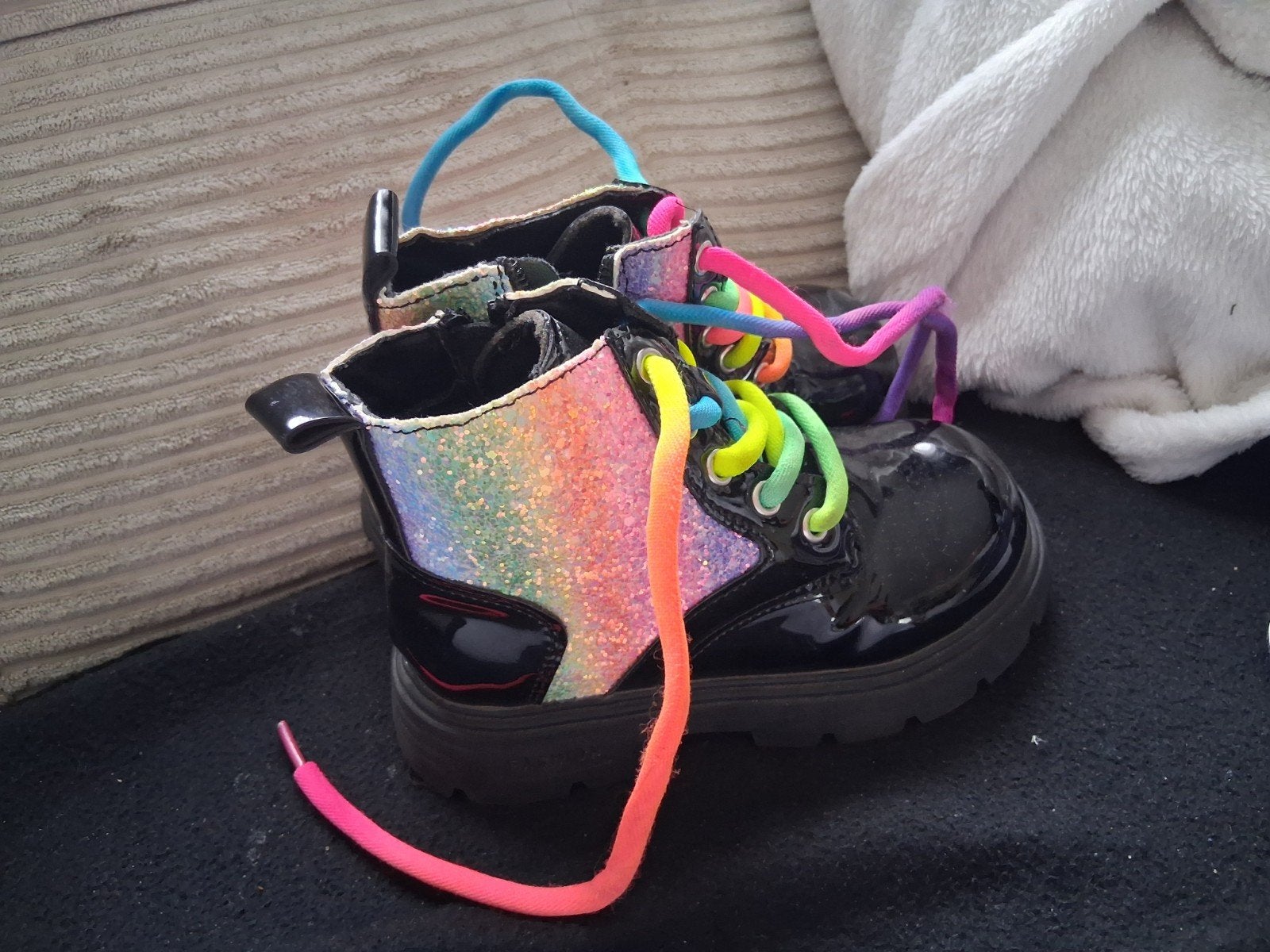 schoenen maat 27 zgan 25,-pstuk, Ophalen, Zo goed als nieuw, Schoenen