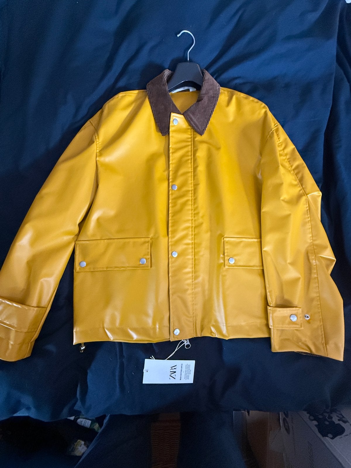 Zara Gele Regenjas met Corduroy Kraag - Maat L, Kleding | Heren, Ophalen of Verzenden, Nieuw, Maat 52/54 (L), Geel