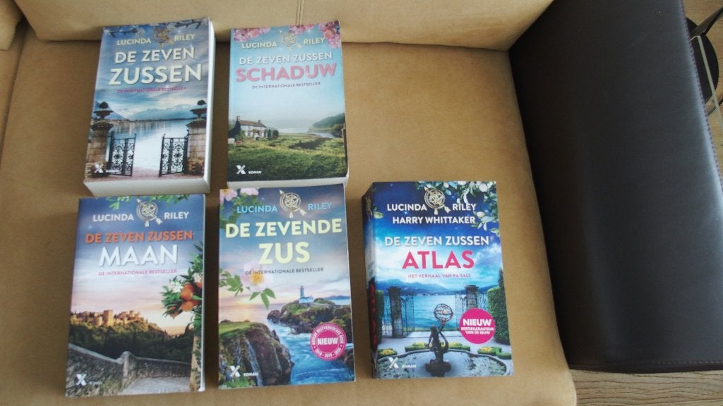 5 delen van de zeven zussen - Lucinda Riley, Boeken, Ophalen of Verzenden, Zo goed als nieuw, Lucinda Riley