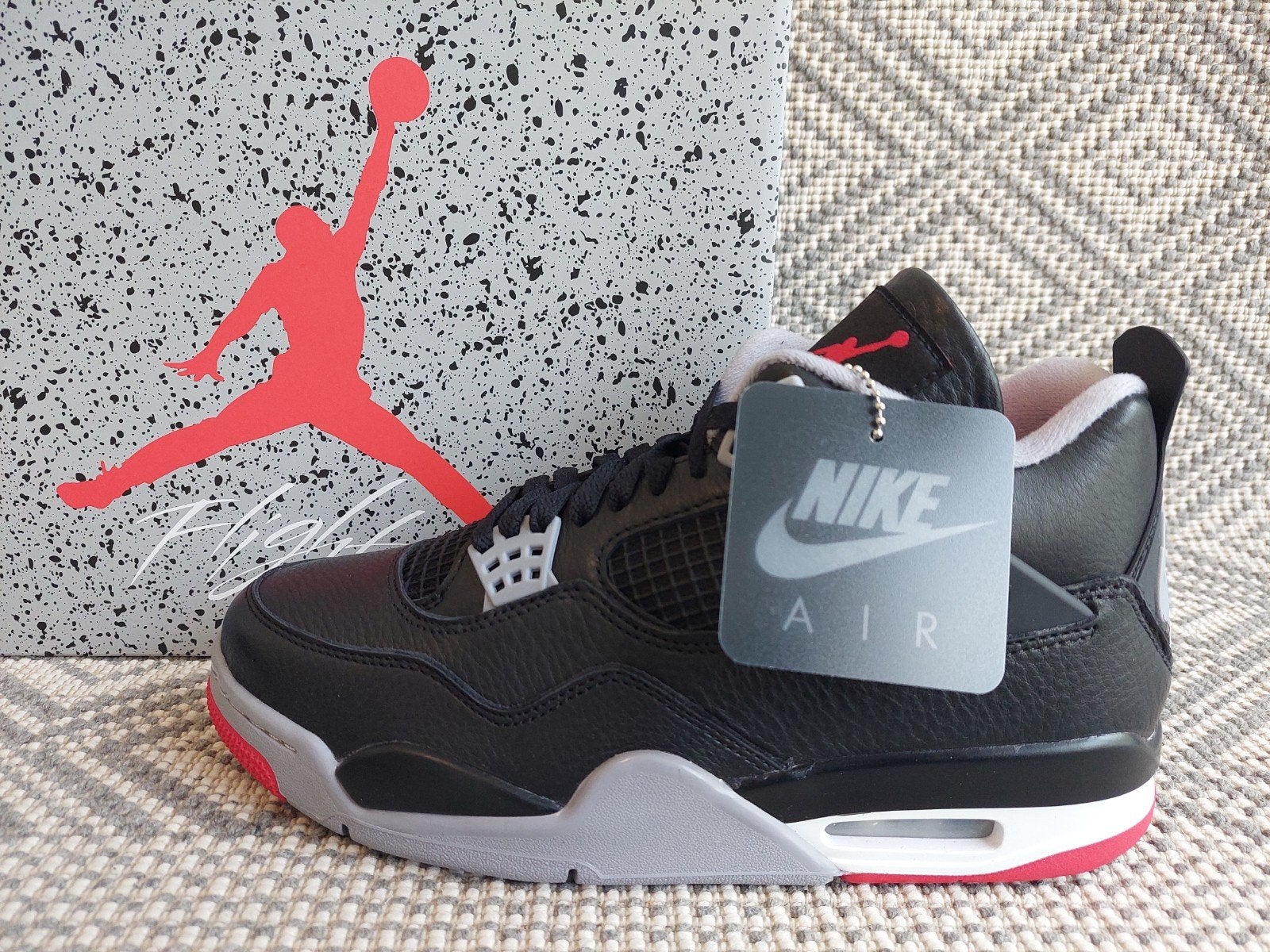 Nieuw nike air jordan 4 retro bred reimagined 42.5, Kleding | Heren, Zwart, Nieuw, Ophalen of Verzenden, Sneakers of Gympen