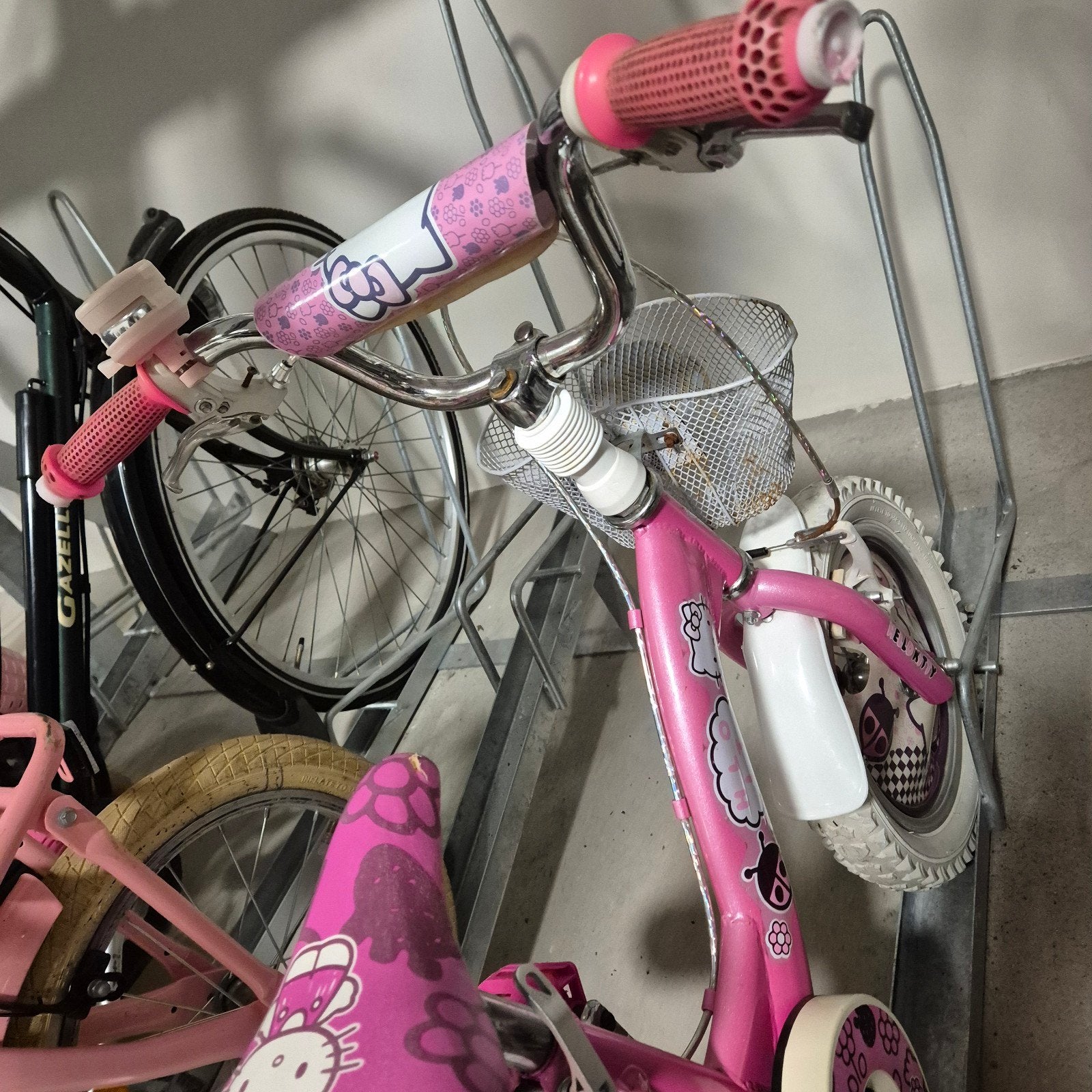 Hello Kitty kinderfiets +/- 4 jaar, Fietsen en Brommers, Ophalen, Terugtraprem, Gebruikt, Hello Kitty