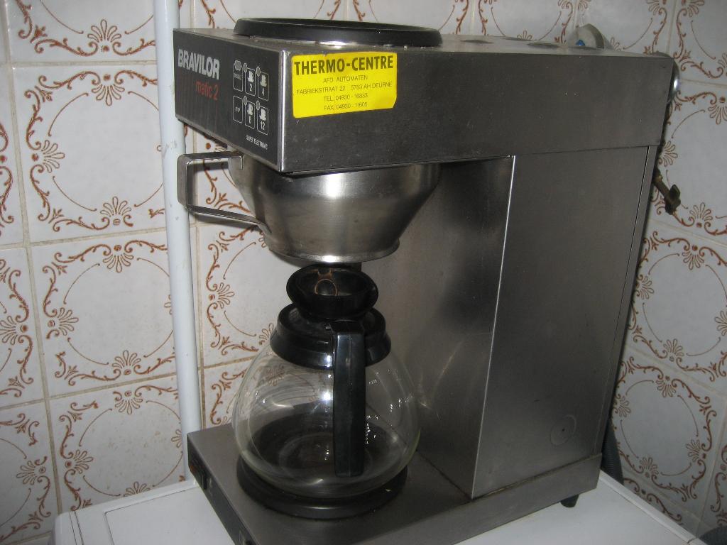koffiezetapparaat met 2 kannen, merk Bravilor., Ophalen, Gebruikt, 10 kopjes of meer, Koffiemachine