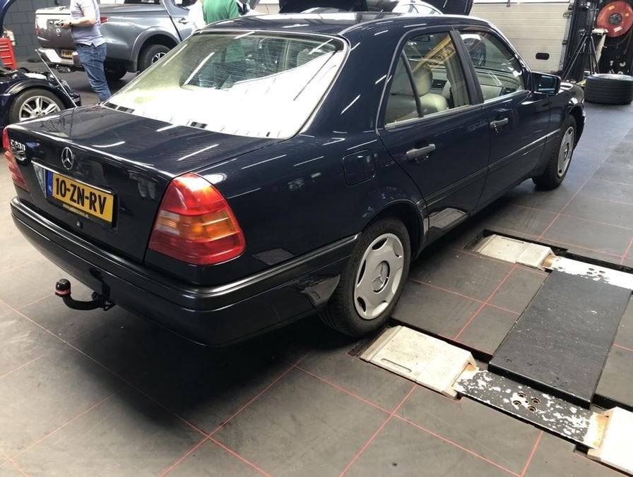 Oldtimer Classic car Mercedes C190 benzine, foto 4