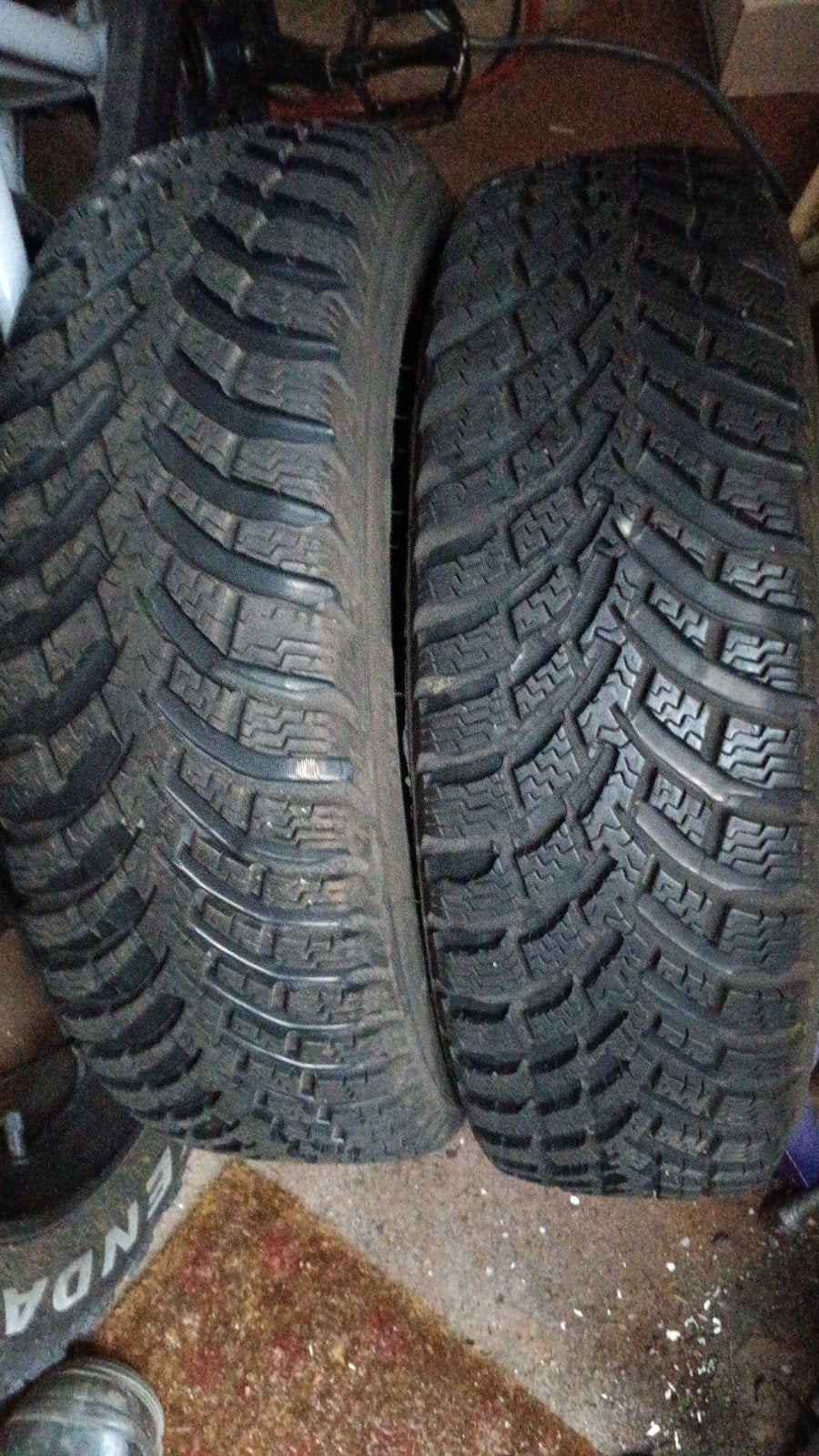 Gevraagd  gratis 13inch en 14inch winterbanden, Ophalen