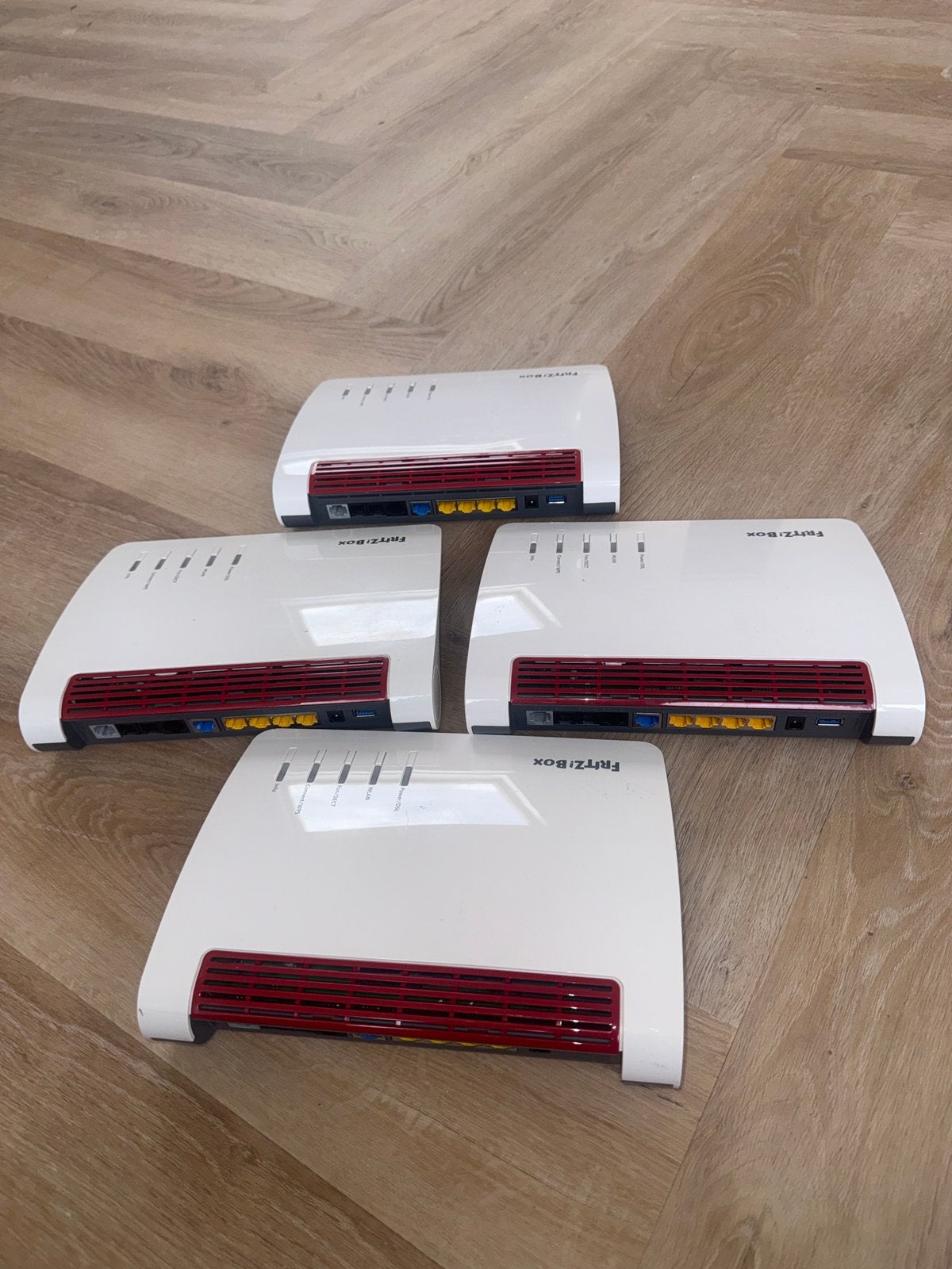 4 stuks Fritzbox 7590, Computers en Software, Routers en Modems, Ophalen of Verzenden, Gebruikt, Router met modem