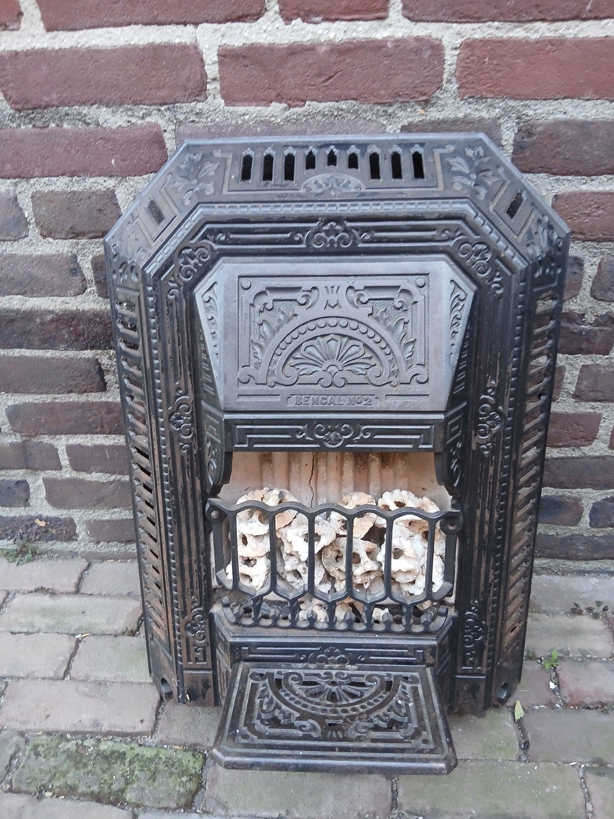 Gietijzeren gevelkacheltje, Ophalen