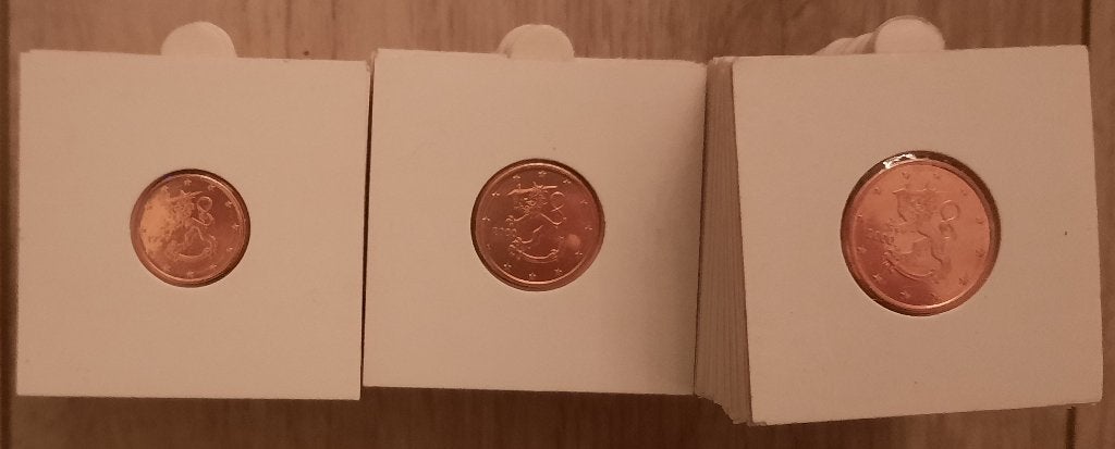 Finland 1,2 en 5 cent in munthouders, 63 munten in totaal., Postzegels en Munten, Munten | Europa | Euromunten, Ophalen of Verzenden