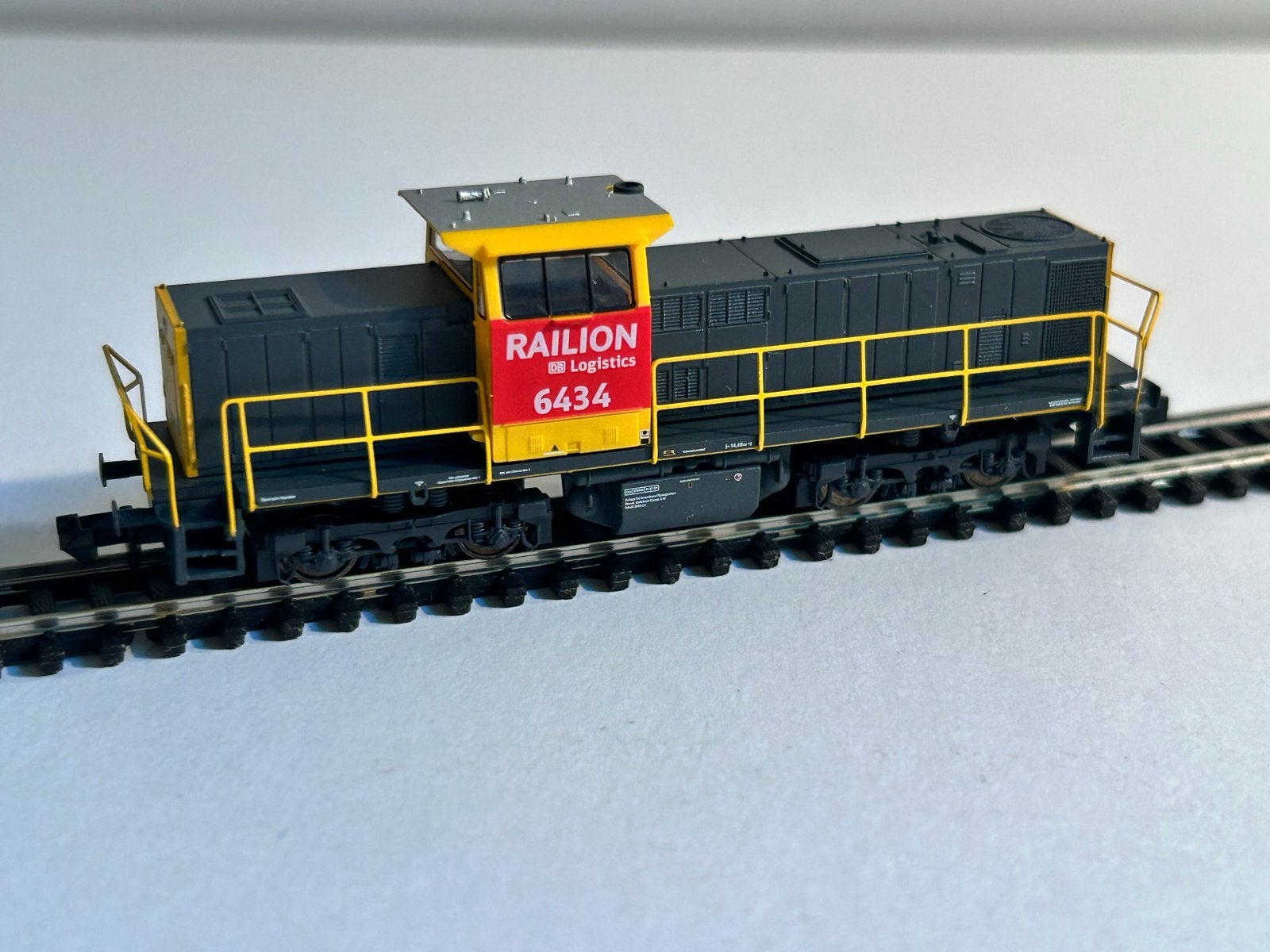 Minitrix Diesellocomotief 6434 Railion DB Logistics, Ophalen of Verzenden, Zo goed als nieuw, Analoog, Gelijkstroom