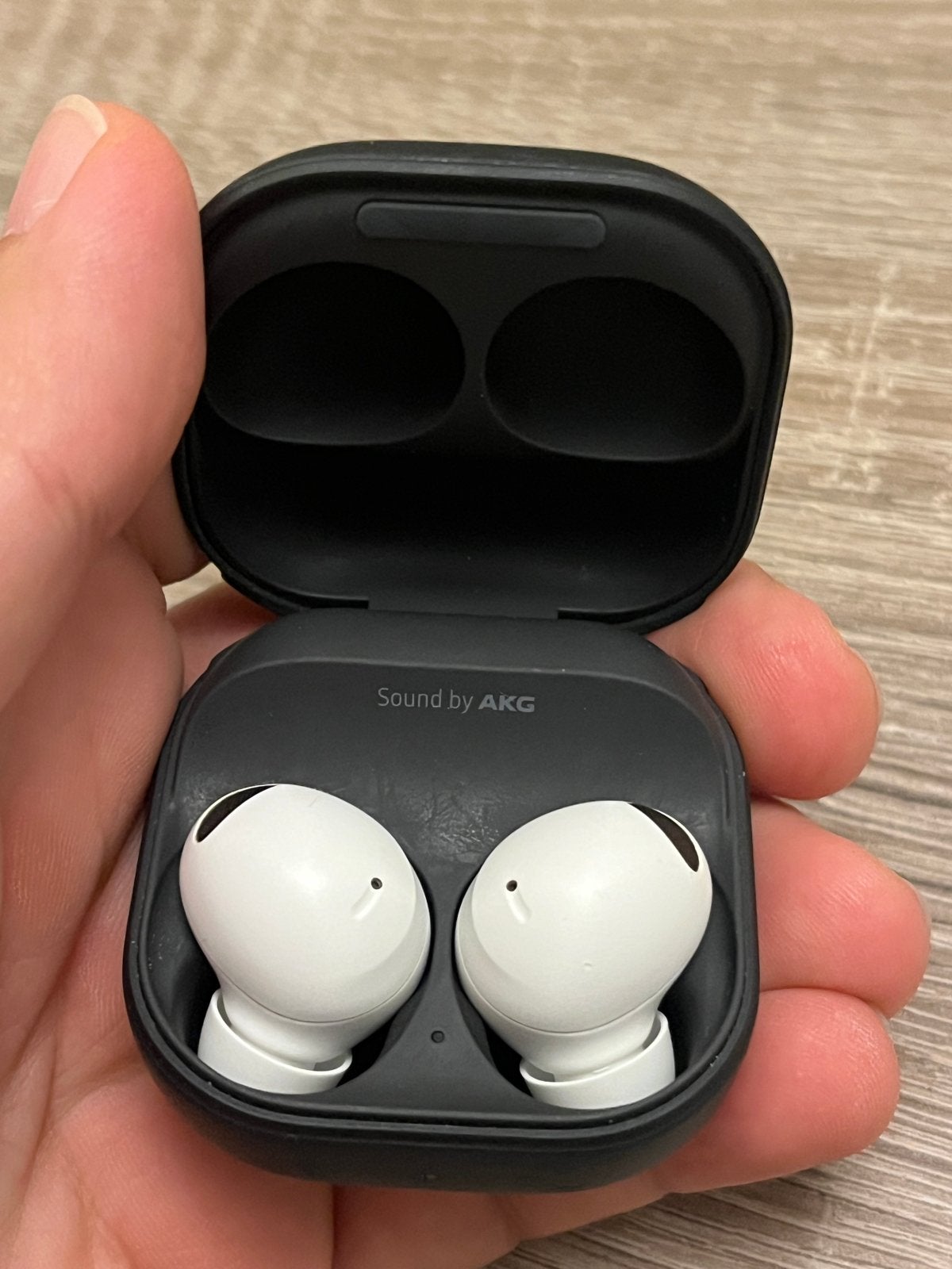 Samsung Galaxy Buds 2 Pro - Rechteroordop laadt niet op