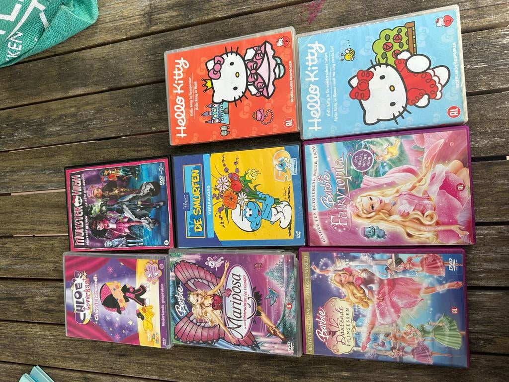 Grote collectie kinderfilms: Hello Kitty, Barbie, Smurfen, Ophalen of Verzenden, Zo goed als nieuw