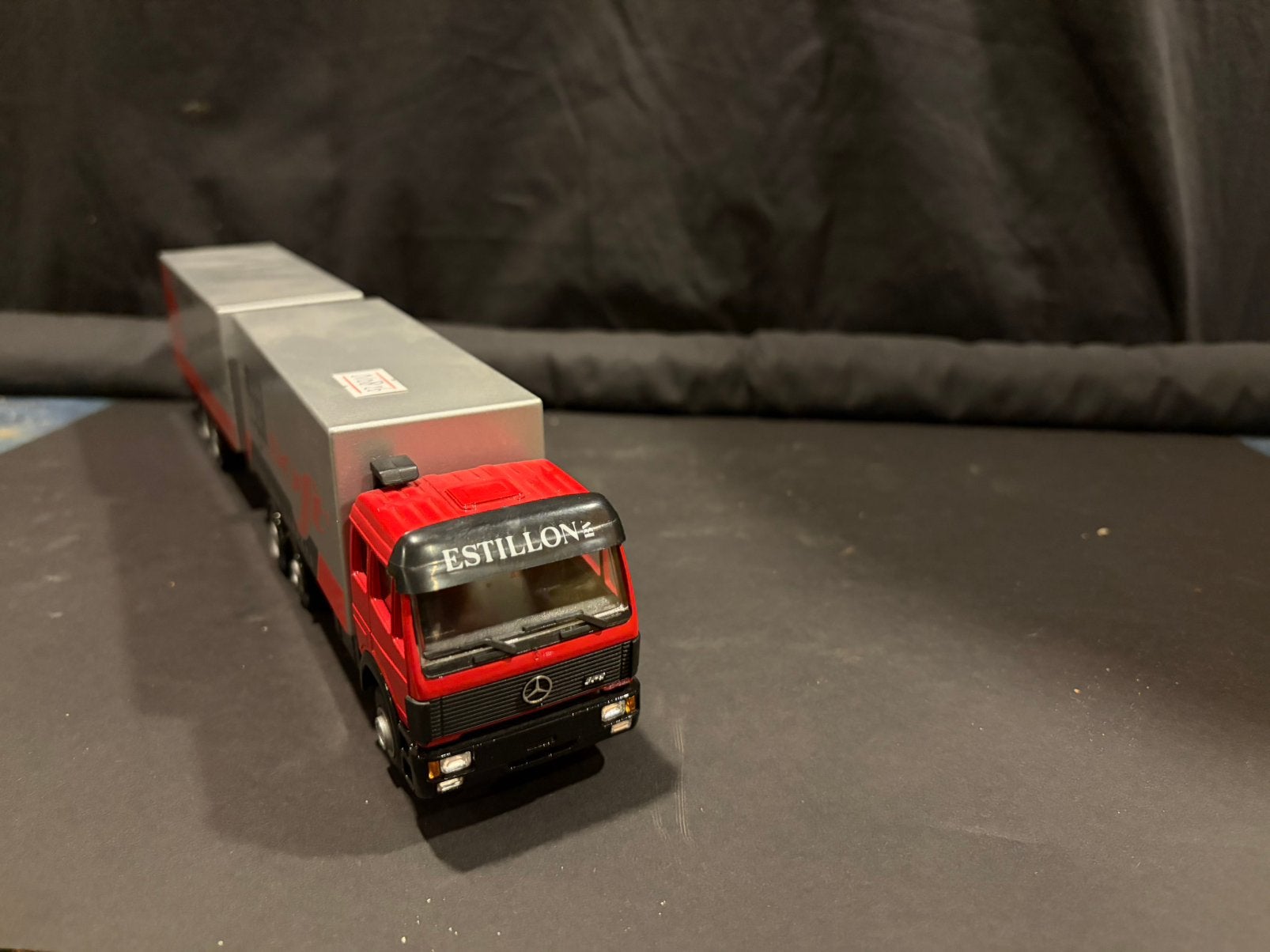 Mercedes vrachtwagen, Ophalen of Verzenden, Zo goed als nieuw, Bus of Vrachtwagen, Lion Toys