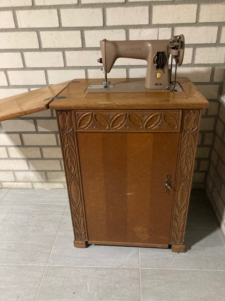 Antieke Singer (trap)naaimachine in kast, Ophalen