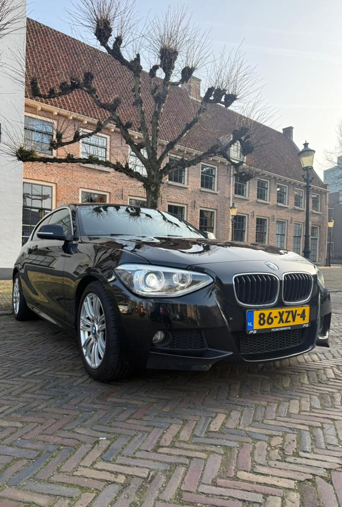 BMW 1-Serie 1.6 116I 3DR 2012 Zwart, Auto's, BMW, 1-Serie, Zwart, 4 cilinders, Zwart