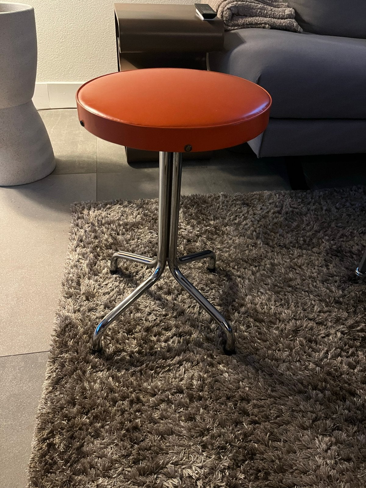 Vintage jaren '70 krukje met oranje skai zitting, Ophalen, Gebruikt, IJzer