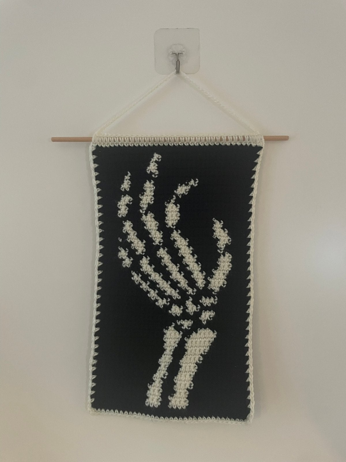Gehaakte wandhanger skelet hand, Zwart, Verzenden, Overige stijlen, Nieuw
