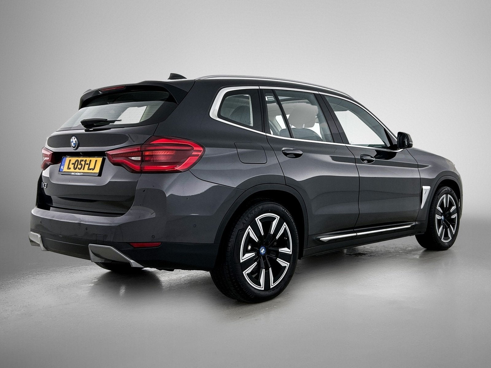 BMW iX3 Executive 80 kWh | Keyless | LED | Navi | 12 maanden, Verwarmde buitenspiegels, Gebruikt, Leder en Stof, 436 min