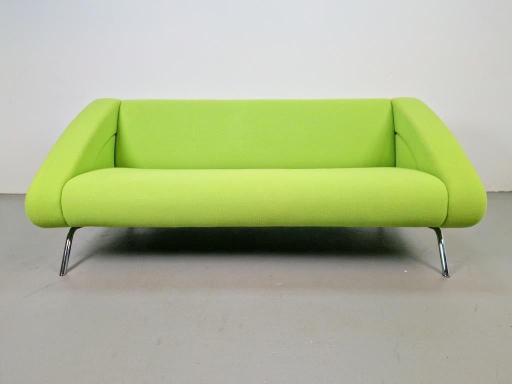 Moderne sculpturale bank Artifort Isobel bank groen funky, Huis en Inrichting, Banken | Bankstellen, Gebruikt, Rechte bank, Driepersoons