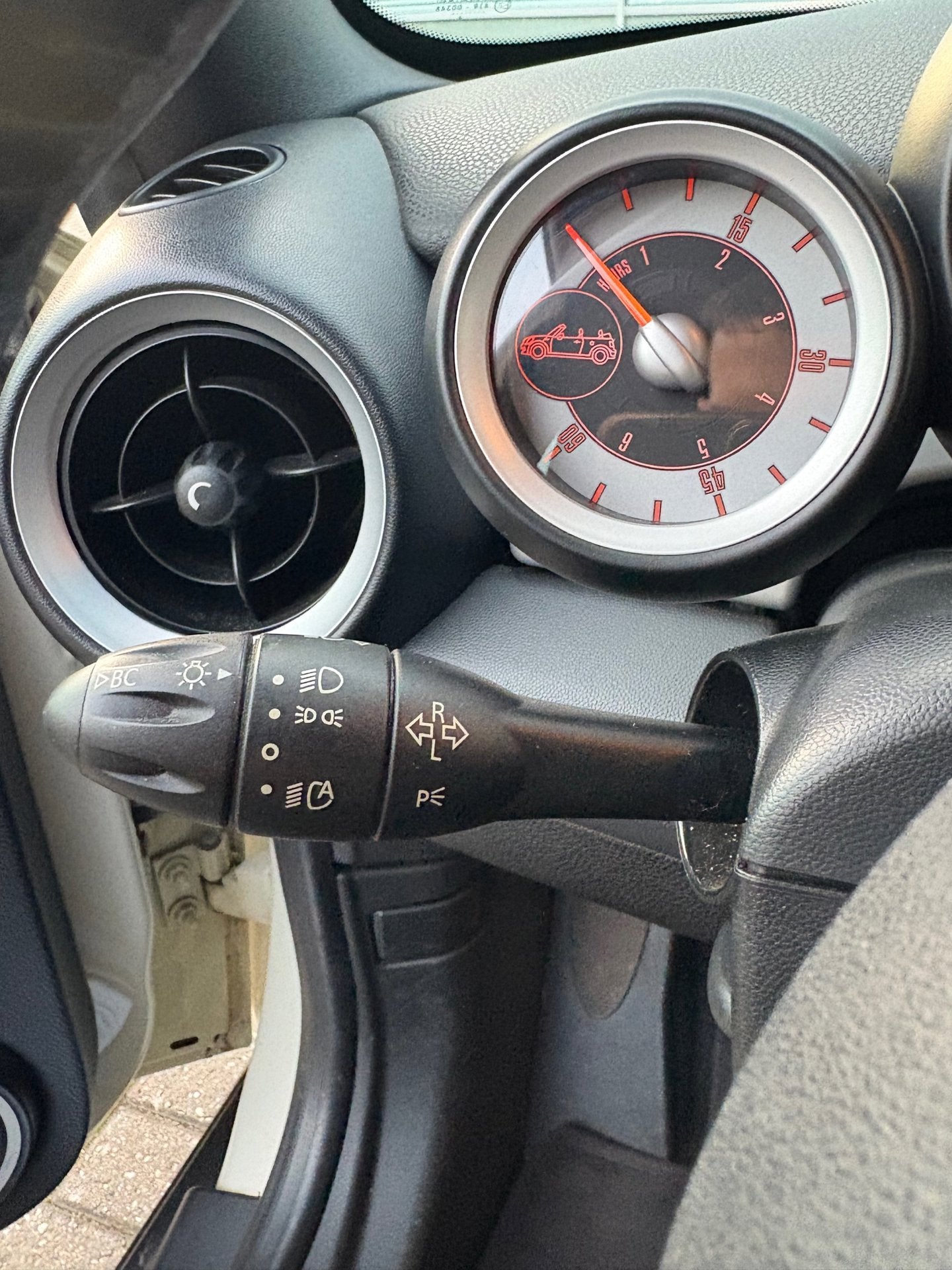 Foto 24 van Mini Cabrio 1.6 Cooper Chili - Cabrio - Cruise - Airco
