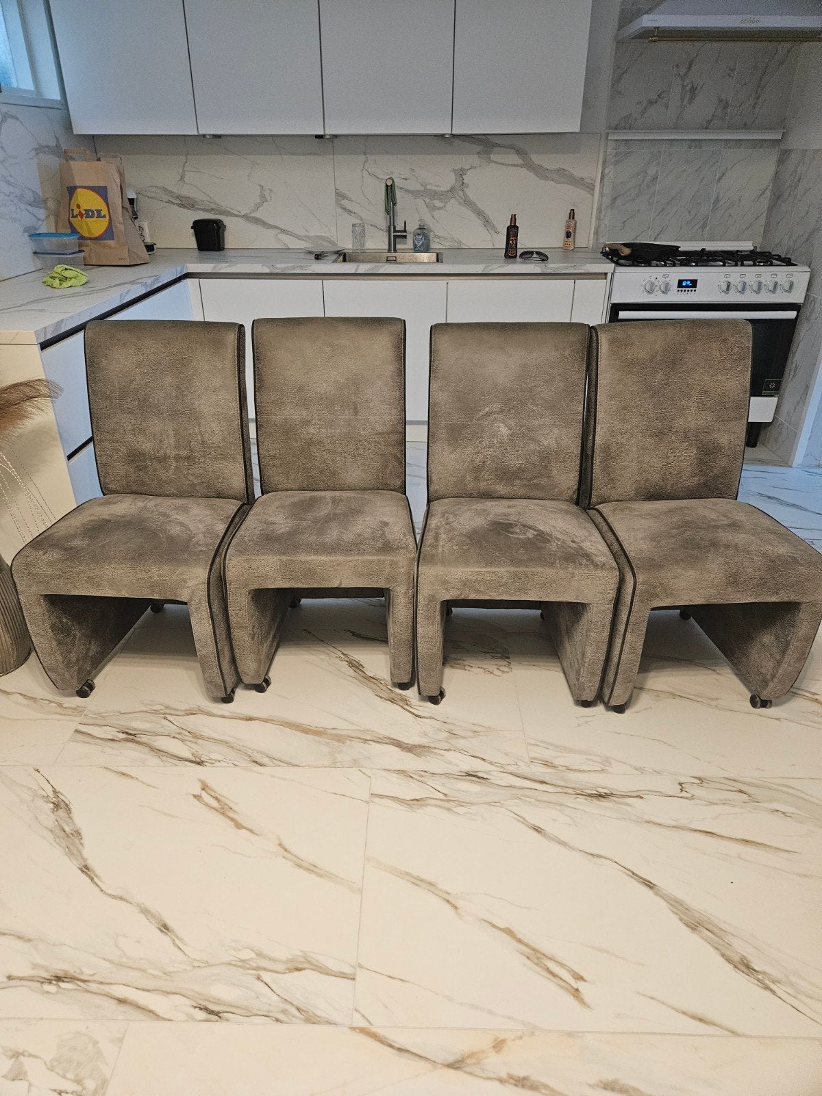 Eetstoelen, Huis en Inrichting, Stoelen, Ophalen, Zo goed als nieuw, Grijs, Vier