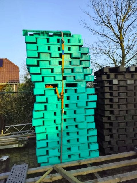dichte pallets, ideaal voor onder de voortent vloer., Ophalen, Zo goed als nieuw