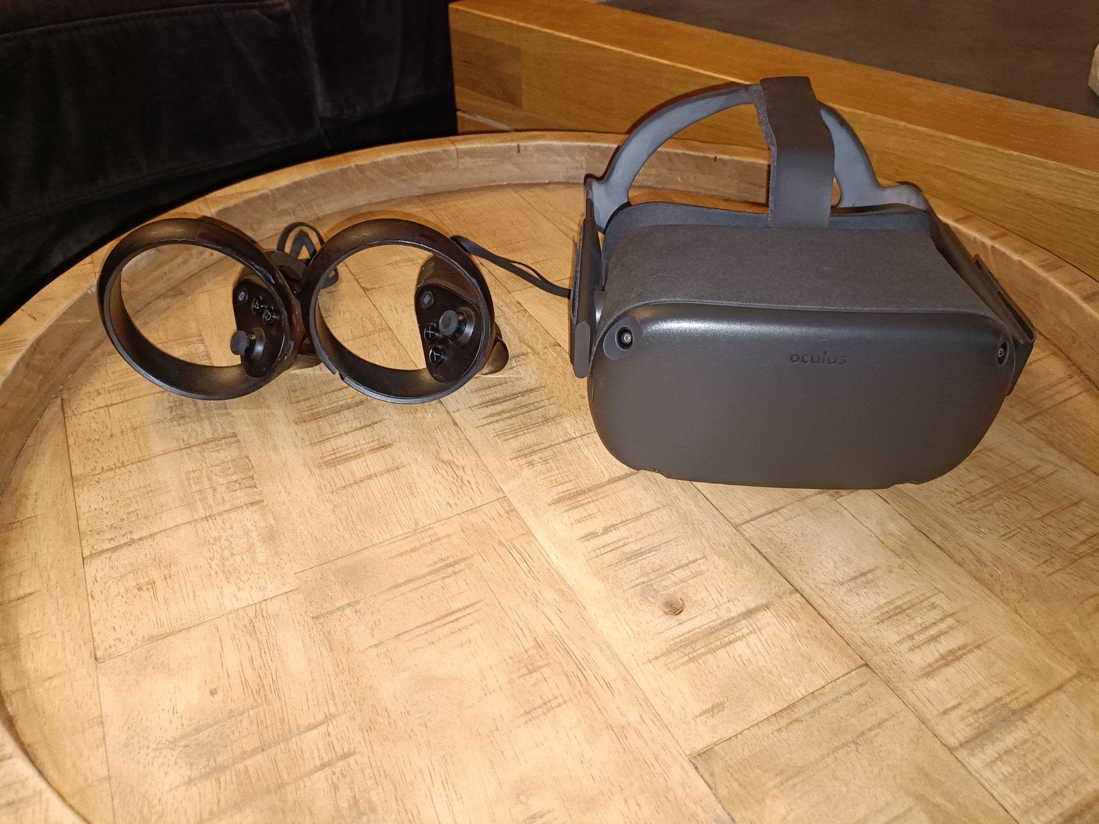 Oculus Quest 1 VR-bril met controllers, Spelcomputers en Games, Virtual Reality, Ophalen of Verzenden, Gebruikt, VR-bril, Overige platformen