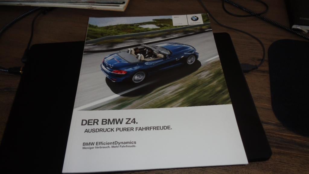 DIKKE ZWARE  Folder  BMW  Z4  ,  2011, Verzenden, Nieuw, BMW