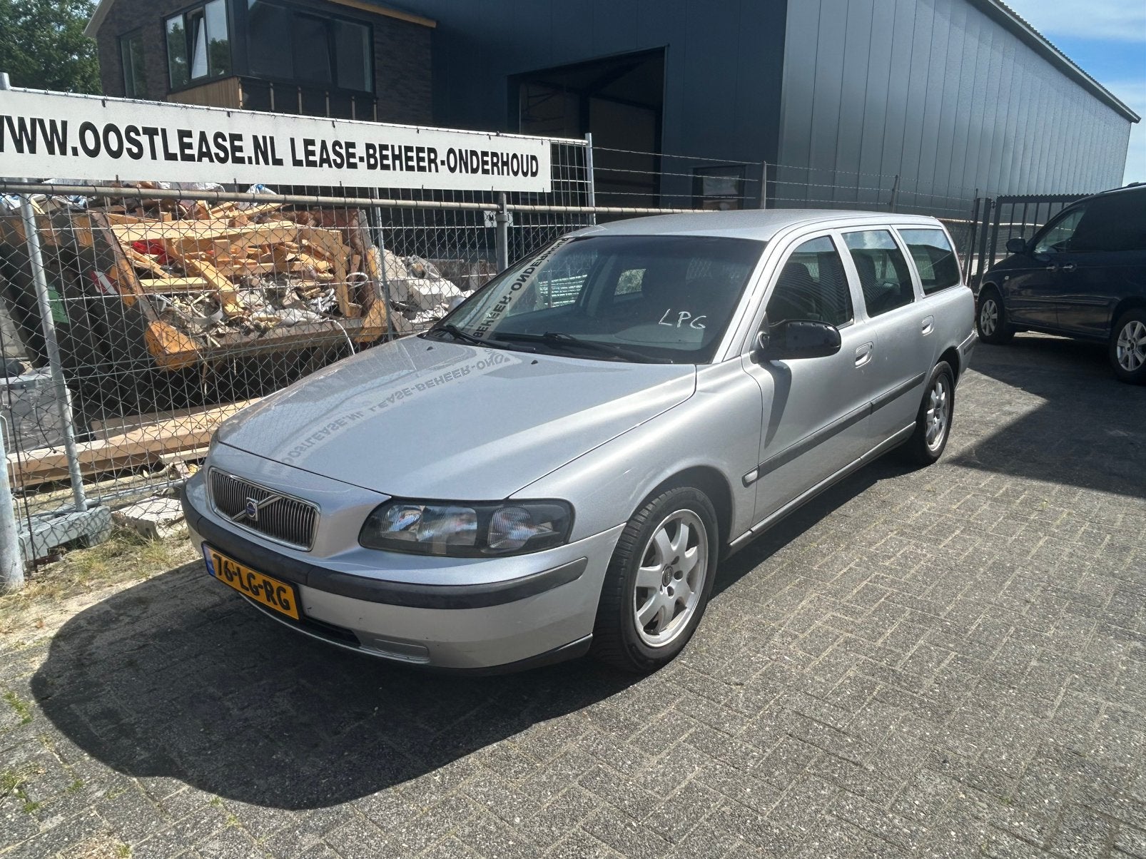 Volvo V70 2.4 140PK 2003 Grijs Carbage run auto ??, Auto's, Volvo, Voorwielaandrijving, Stof, 1800 kg, Grijs