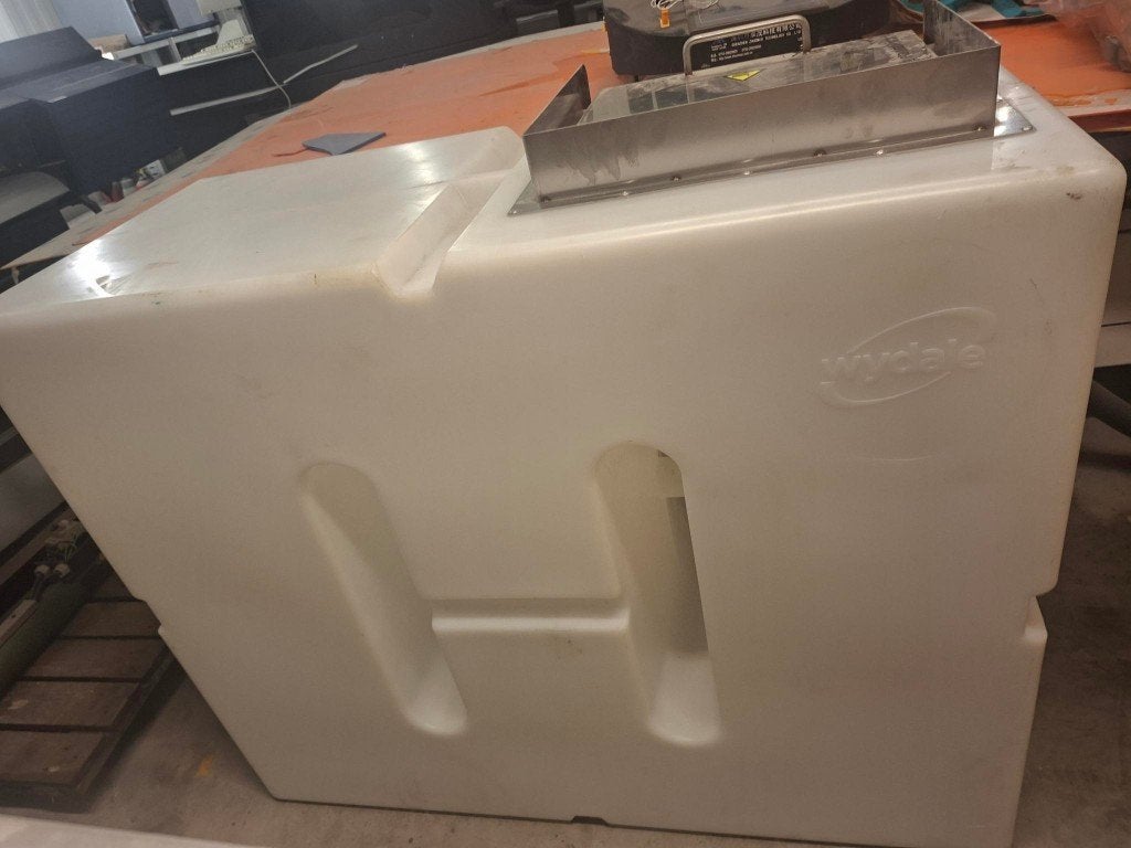 Een gebruikte industriële kunststof tank 650L, 150 liter of meer, Ophalen, Gebruikt, Overige materialen