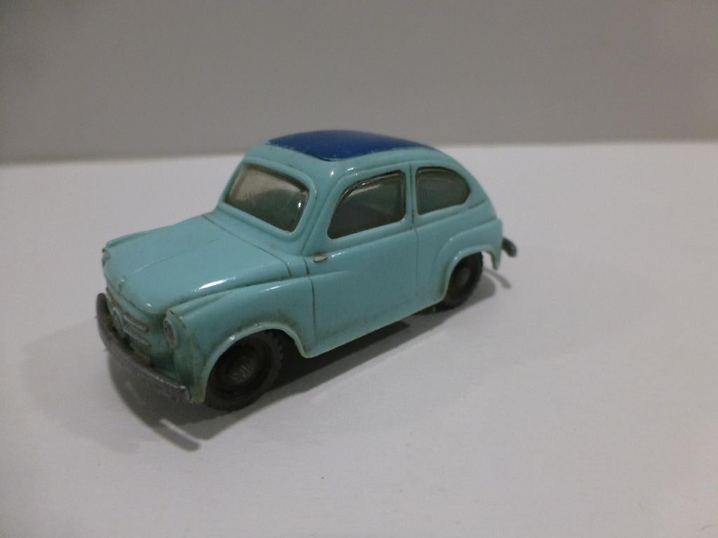 Siku Fiat 600 plastic, Hobby en Vrije tijd, Modelauto's | Overige schalen, Ophalen of Verzenden, Zo goed als nieuw, Auto
