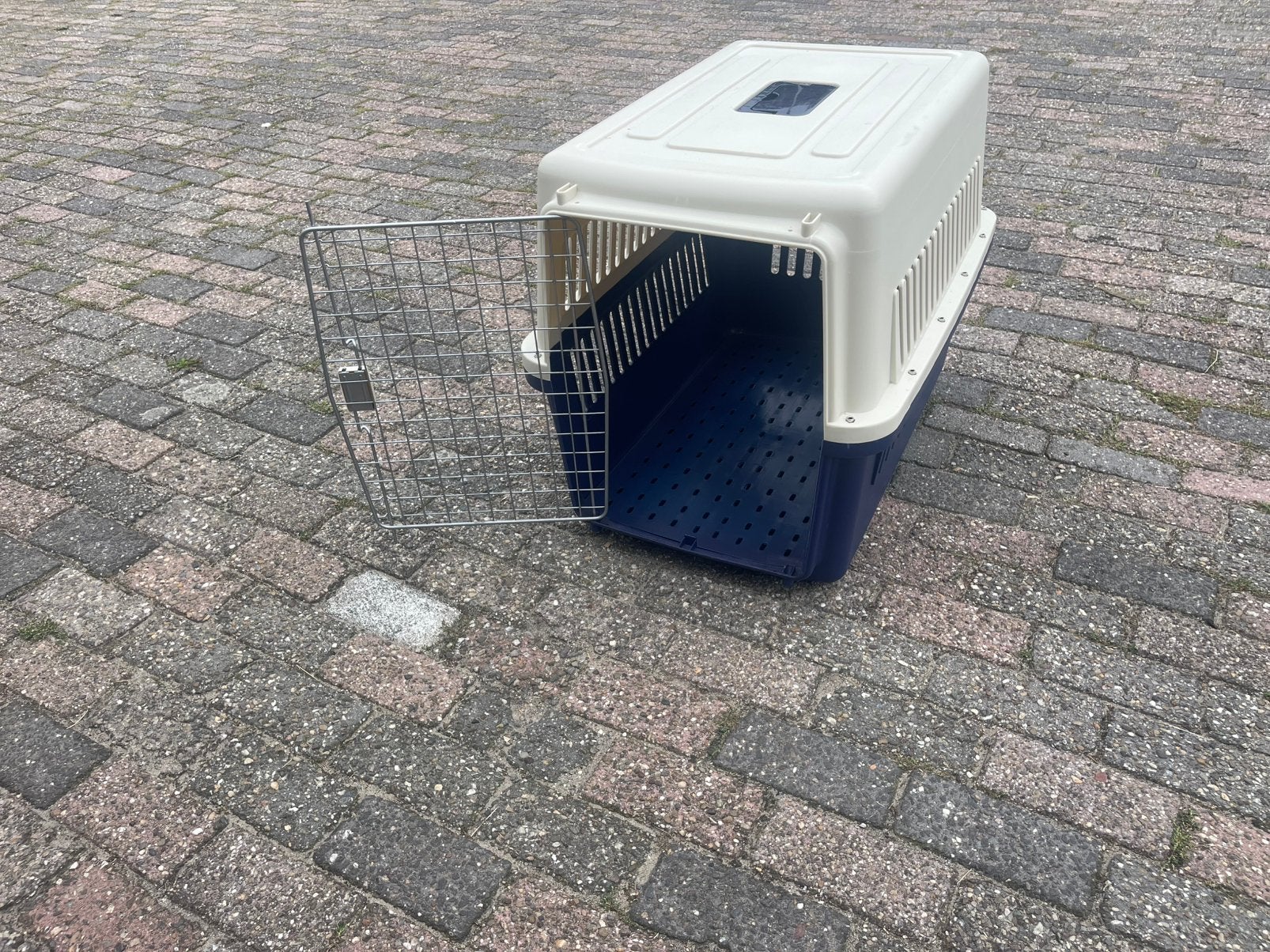 Transport kunststof honden bench, Dieren en Toebehoren, Ophalen, Zo goed als nieuw